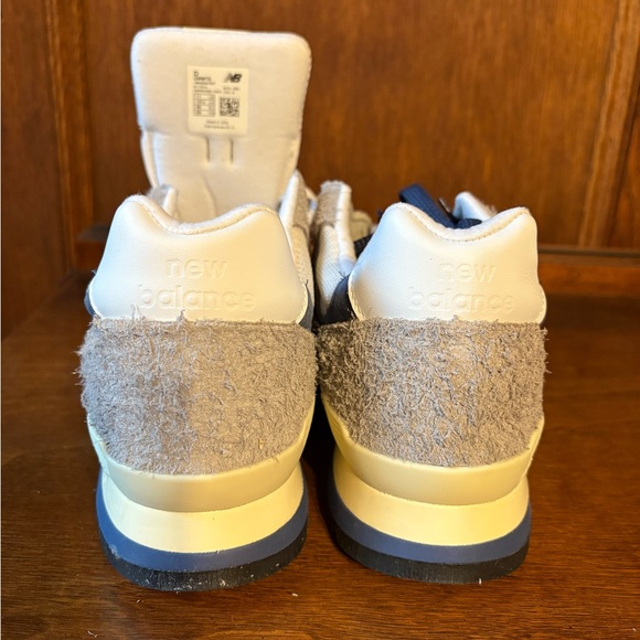 New Balance Men’s Sneakers, gray & white, brand new in box - Picture 5 of 7